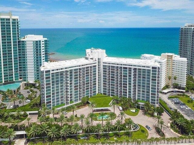 0 Bedroom 1 Bath In Bal Harbour FL 33154 for Rent