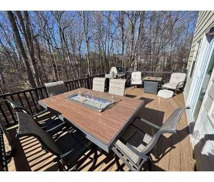 Corner unit townhome with 3 bedrooms, 3.5 baths and great amenities for Rent