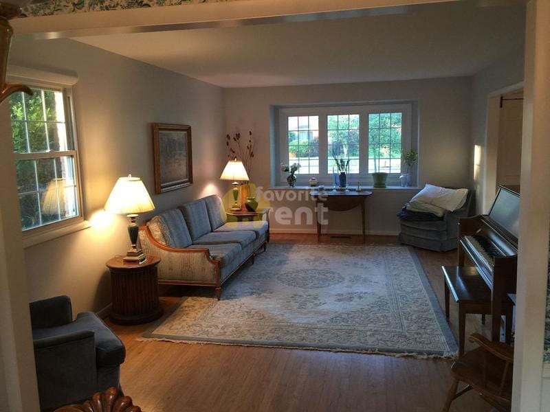 Ann Arbor 4 bedrooms 2.5 bathrooms home for Rent