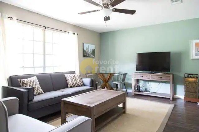 Stylish 4 Bedroom House + Pool/SPA in Dawson, Austin for Rent