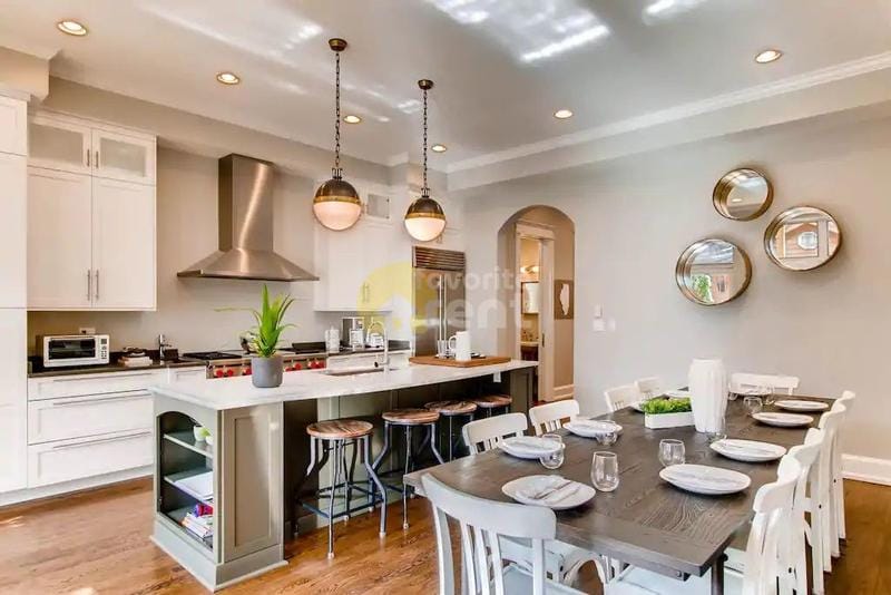 Noble Square, Chicago house with 5 bedrooms for Rent
