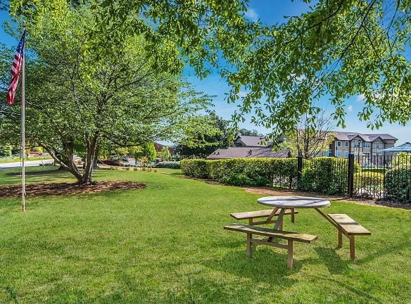 Pine Village North - 2400 Post Village Dr SE - Smyrna, GA Apartments for Rent