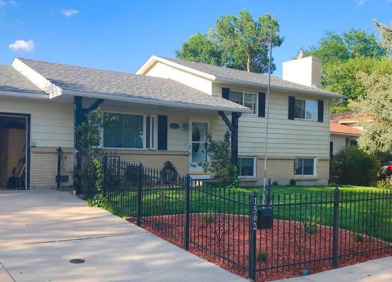 Private Master Bedroom Suite in Large House for Rent