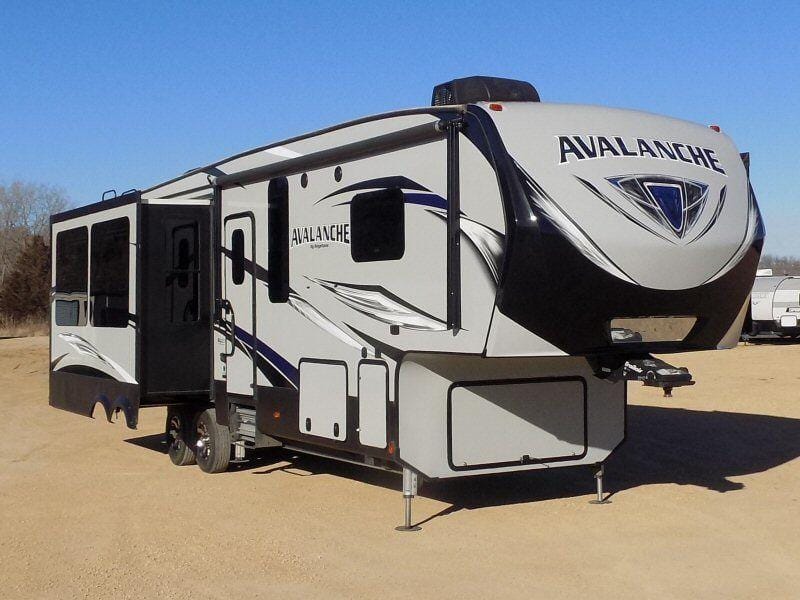 2017 Keystone Avalanche 300RE 34ft for Sale