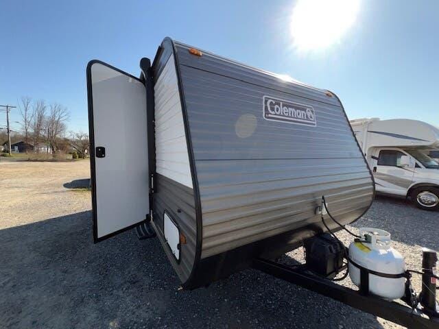2023 Dutchmen Coleman 17B Front East-West Bed, Bunk Beds, Rear Bath for Sale