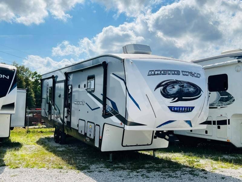 2023 Forest River Cherokee Arctic Wolf Suite 3770 37ft for Sale