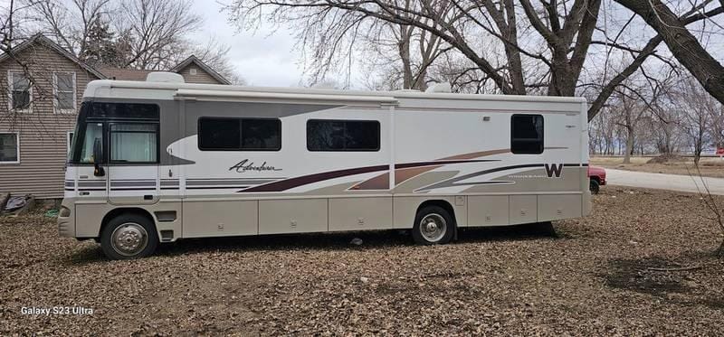 2004 Winnebago Adventurer 35U 35ft for Sale