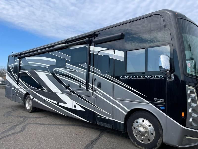 2023 Thor Motor Coach Challenger 37FH 39ft for Sale