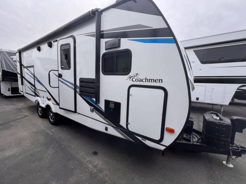 2022 Coachmen Freedom Express 259FKDS 25ft for Sale