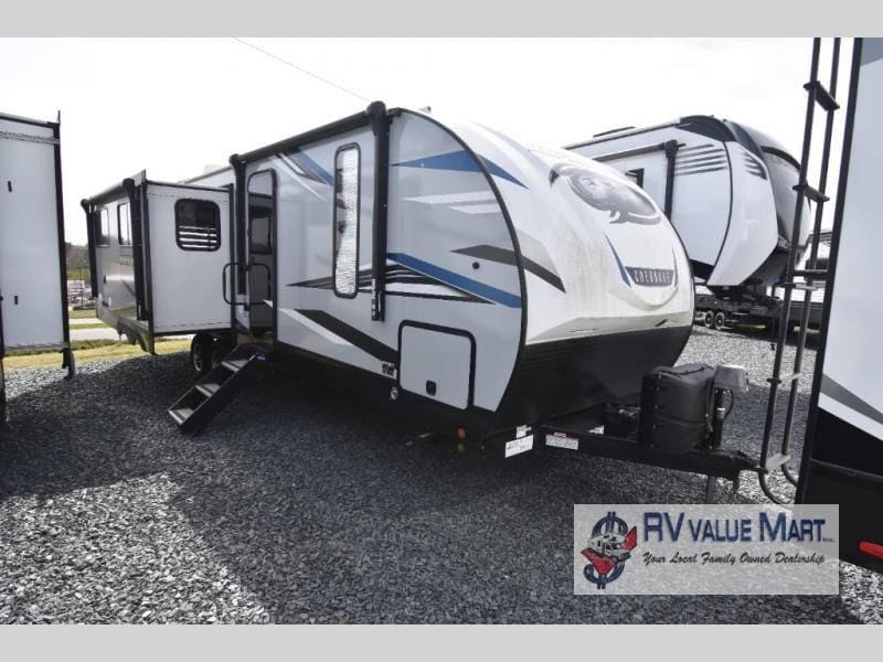2022 Forest River Cherokee Alpha Wolf 26RL-L 34ft for Sale