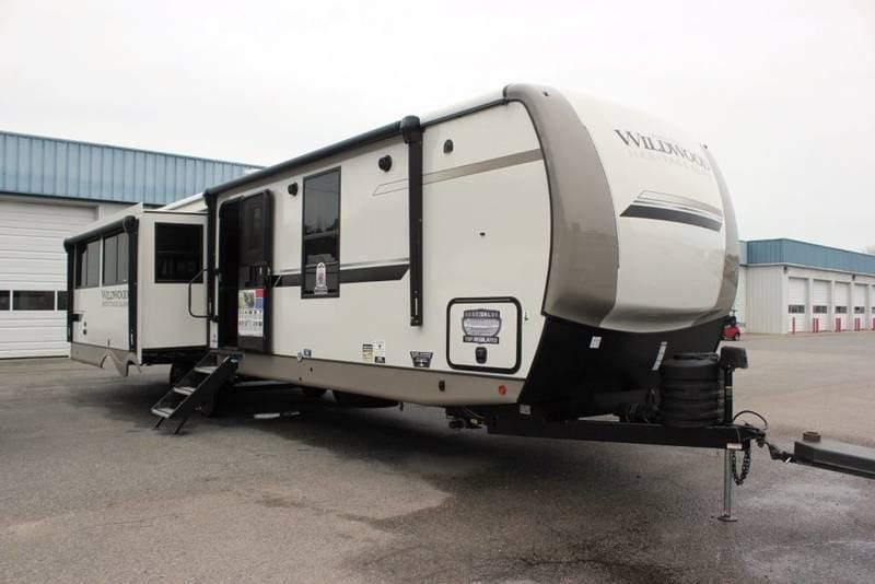 2024 Forest River Wildwood Heritage Glen 308RL 39ft for Sale