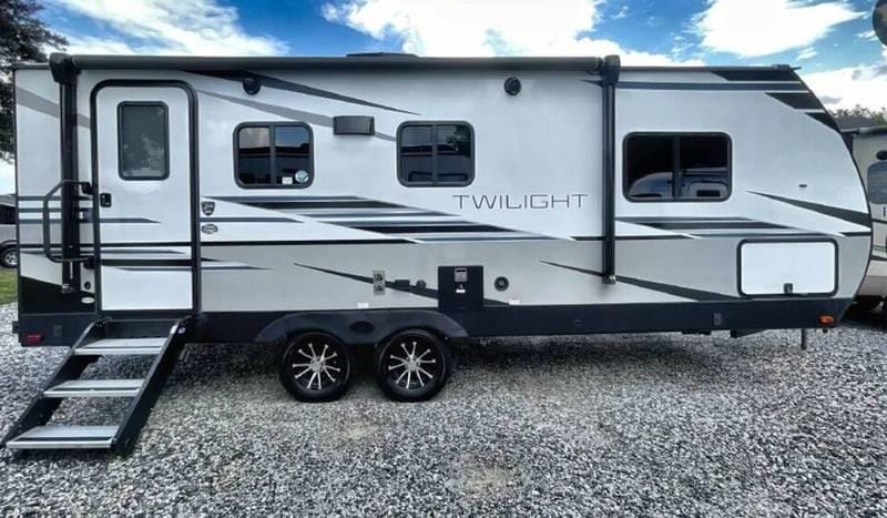 2022 Cruiser RV Twilight Signature 2100 25ft for Sale