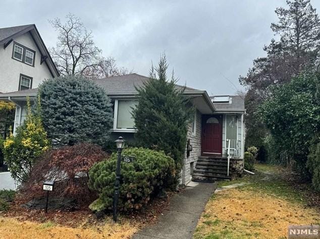 105 Oaktree Pl, Leonia, NJ 07605 - MLS 24003334 for Sale