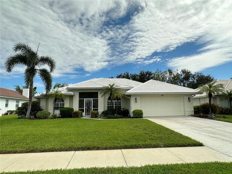 553 LAKE OF THE WOODS DR, VENICE, FL 34293 Single Family Residence For Sale  MLS# A4599224
