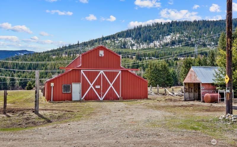 1811 Iron Horse Rd, Easton, WA 98925 - MLS 2056039 for Sale