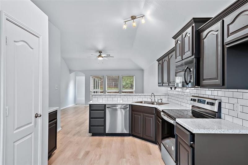 912 Hidden Oaks Dr, Burleson, TX 76028 for Sale