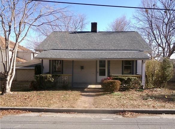 709 Mulberry St SW - Winston Salem, NC 27101 - Home For Rent
