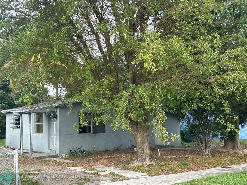 911 Northwest 34th Way, Lauderhill, FL 33311 for Sale