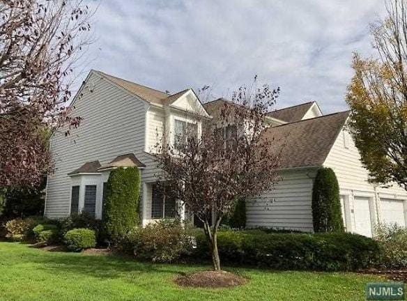 42 Mulberry Ct - Paramus, NJ 07652 - Home For Rent