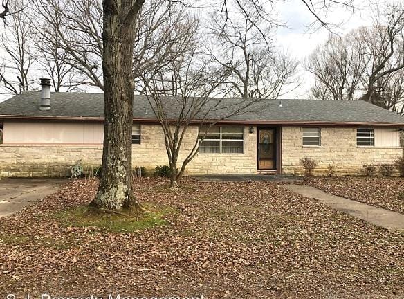 1378 Skelcher Blvd - Makanda, IL 62958 - Home For Rent