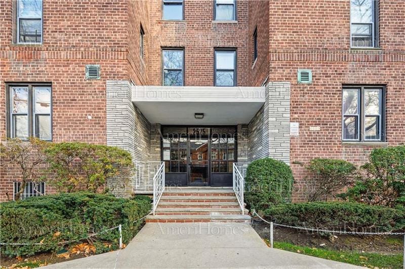 2525 West 2nd Street, Unit 2E for Sale