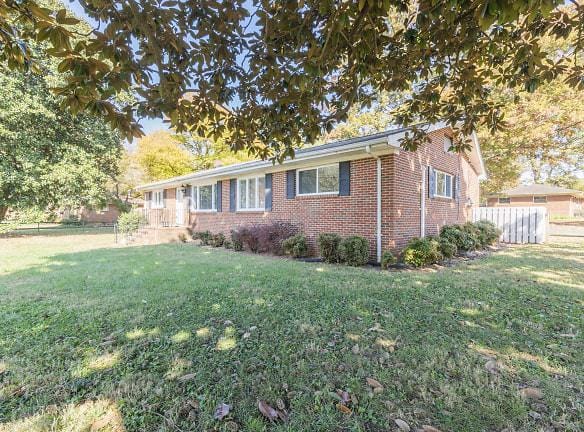 4408 Oak Dr - Charlotte, NC 28269 - Home For Rent