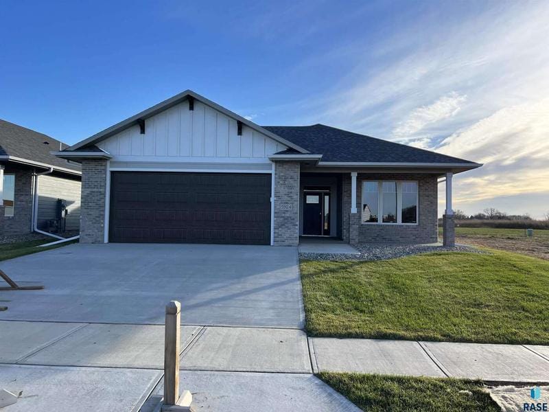 5924 S Spirea Ave, Sioux Falls, SD 57108  612310270 for Sale