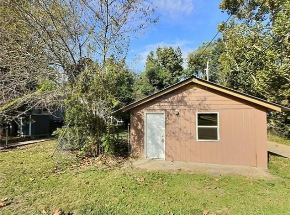 646 East Ave #B - Bogalusa, LA 70427 - Home For Rent