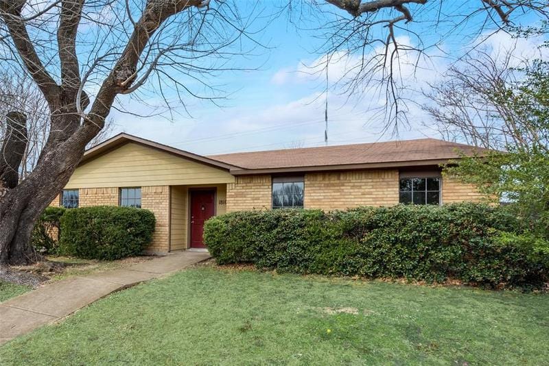 1810 Independence Court, Grand Prairie, TX 75052 for Sale