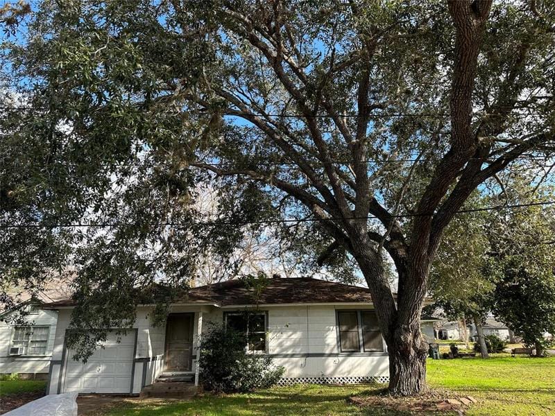 431 N Charter St, Columbus, TX 78934 for Sale