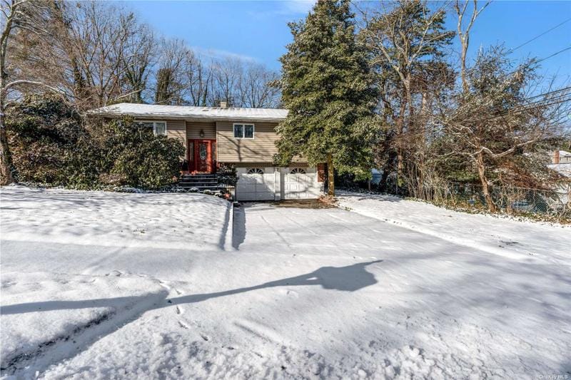 18 Greenwich Road, Smithtown, NY 11787 for Sale
