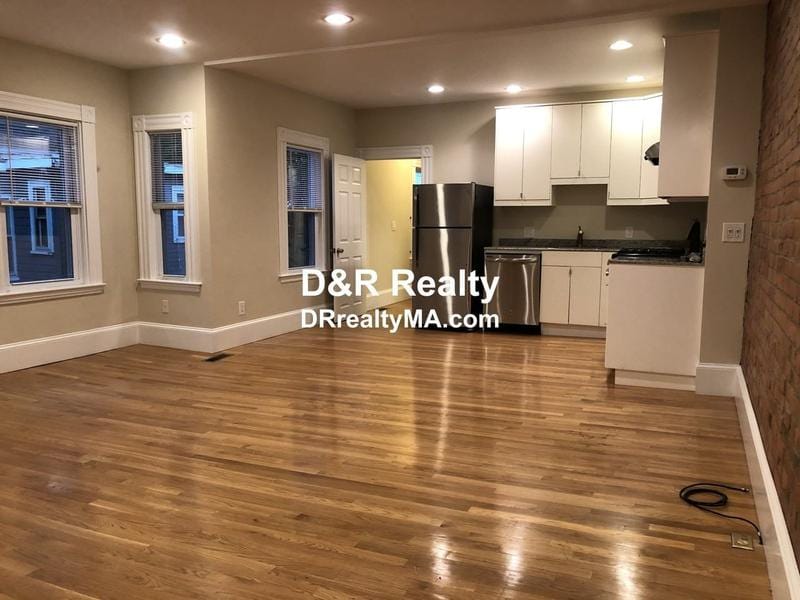 Stunning 3bd/2ba Duplex near Davis and Tufts, W/D In-Unit, Yard  18 Chander 2 for Sale