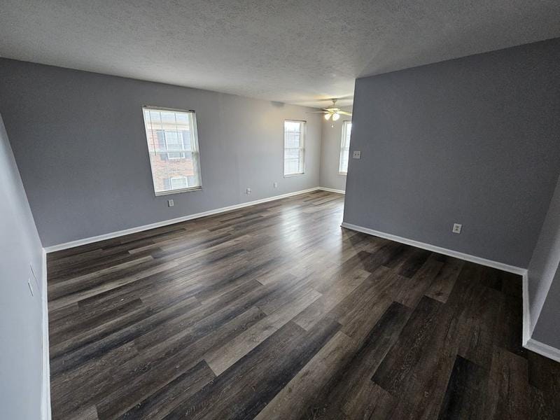 Louisville, KY - 4 plex - $900.00 Available December 2023  4401 Landside Dr for Sale