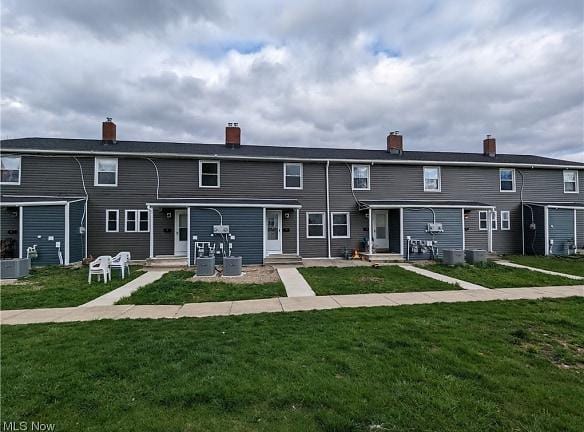 9584 Greenmeadow Rd #F - Windham, OH 44288 - Home For Rent
