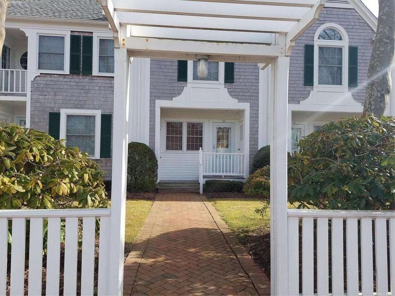 10 Stirling, Greenport, NY 11944  624455919 for Rent