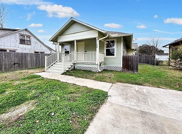 1122 3rd St - Rosenberg, TX 77471 - Home For Rent