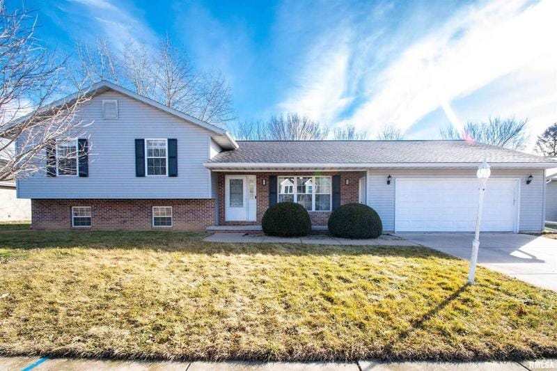 4823 W PENDLETON Place, Peoria, IL 61615  624987104 for Sale