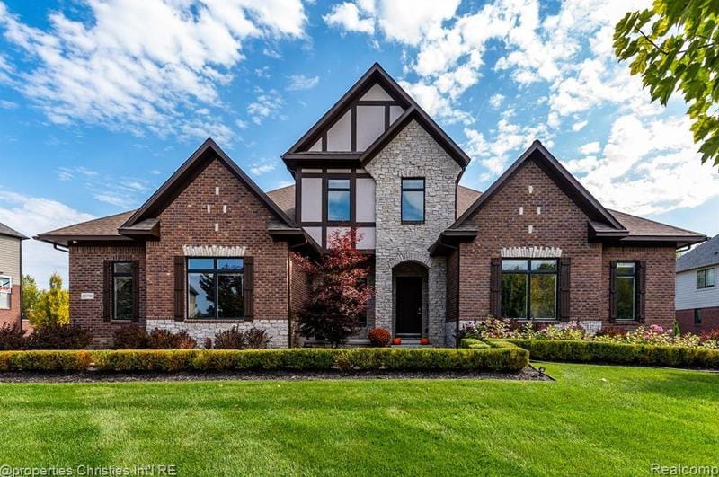 20796 Richmond Dr, Novi, MI 48167 - MLS 20230086884 for Sale