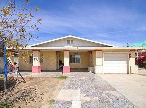 424 Independence St - San Luis, AZ 85349 - Home For Rent