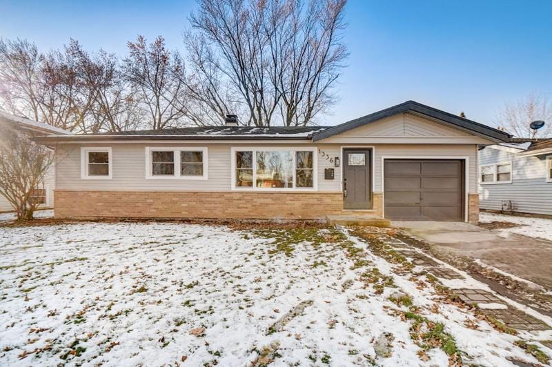 1336 Blackhawk Drive, Elgin, IL 60120 for Sale