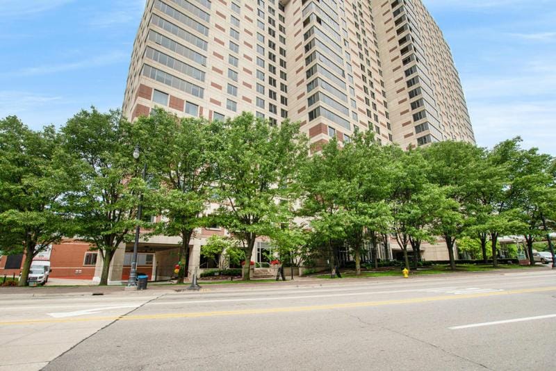 69 CAMPAU CIR NW # 2208, Grand Rapids, MI 49503 Condominium For Sale  MLS# 24004659