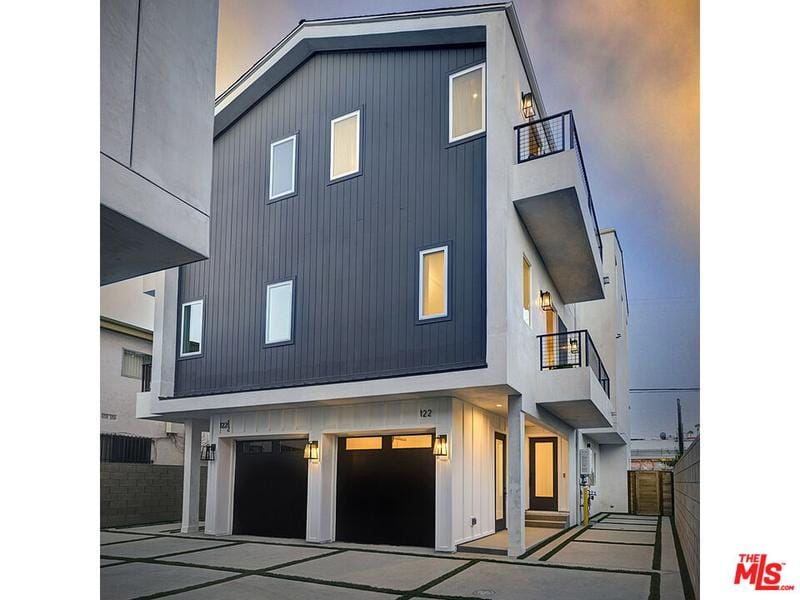 122 North Manhattan Place, Los Angeles, CA 90004 for Sale