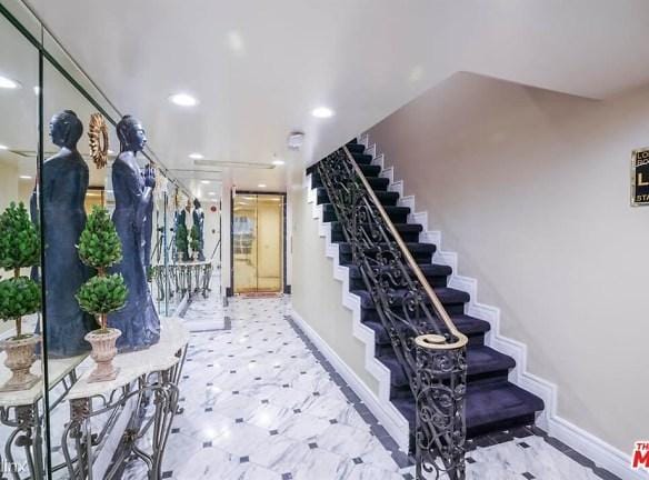 342 N Palm Dr unit 102 - Beverly Hills, CA 90210 - Home For Rent