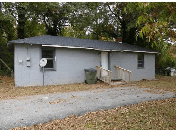 203 Lee St - Gaffney, SC 29340 - Home For Rent