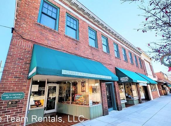 446 N Main St - Hendersonville, NC 28792 - Home For Rent
