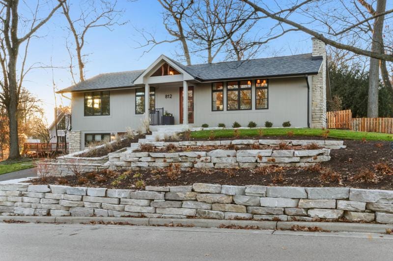 812 Brickley Dr, Fontana, WI 53125 - MLS 1861442 for Sale