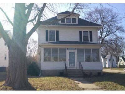 W 10th St for Sale
