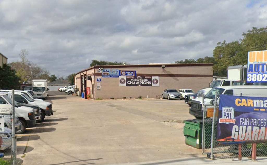 Universal Auto Center