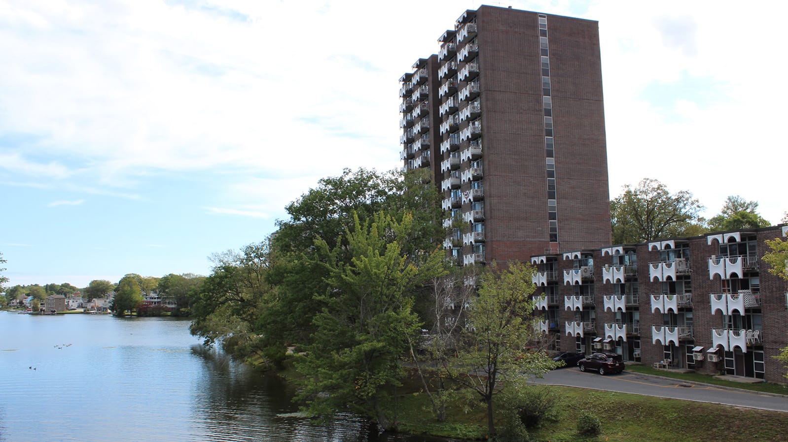 Lincoln Park Towers Apartments
